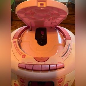 2000’s Hello Kitty Radio